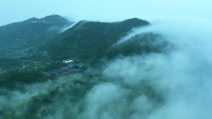 唯美意境的山顶雨雾仙境4K航拍-2