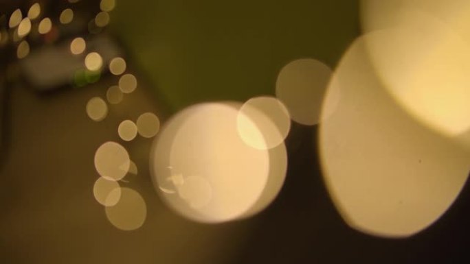 模糊的圣诞发光二极管灯闪烁背景。