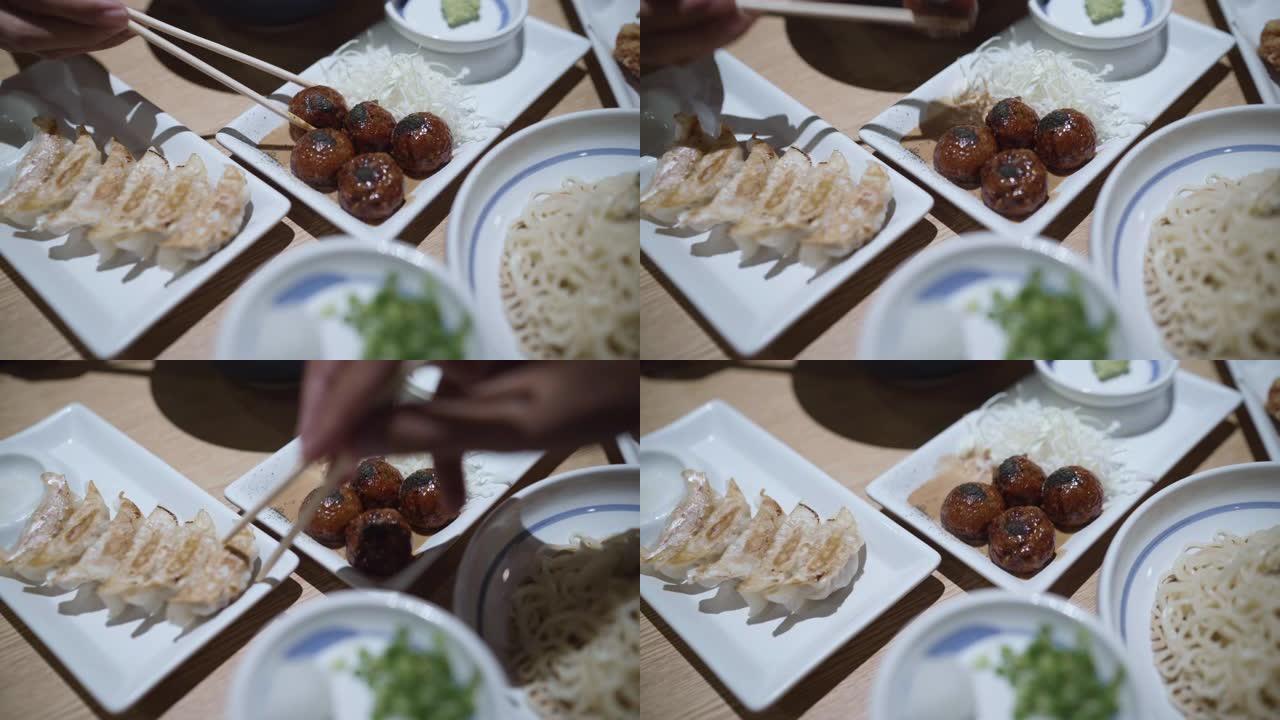制作章鱼烧鱿鱼丸油炸或烧烤是日本料理