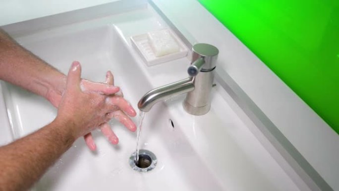 男子洗手以防止病毒感染和清洁脏手
