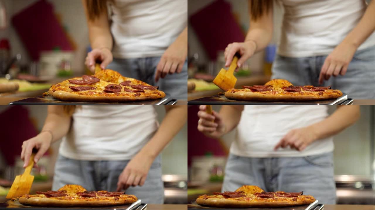 女厨师用木铲将新鲜准备的意大利辣香肠比萨饼和奶酪放在烤盘上。顶视图延时全高清视频。
