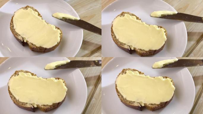 白盘上涂黄油的面包。