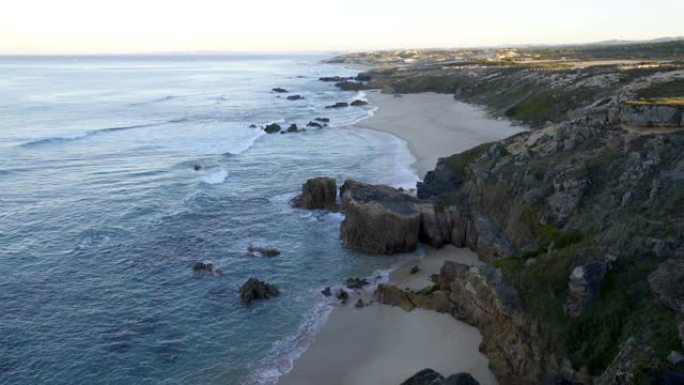 葡萄牙日出时普拉亚多马尔豪海滩景观