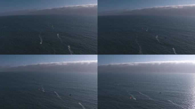 空中无人机在开阔的海洋上拍摄风筝冲浪者和风帆冲浪者 (加利福尼亚州太平洋海岸公路Waddell Be
