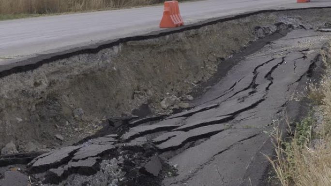 地震造成沥青路面开裂破碎