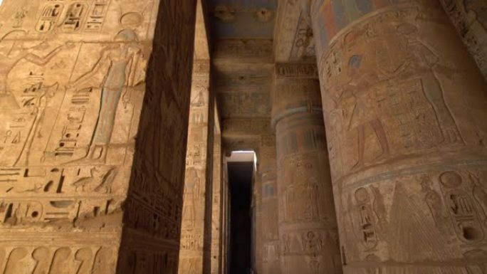 梅迪内·哈布神庙。埃及，卢克索。Medinet Habu的Ramesses III太平间庙宇是埃及卢