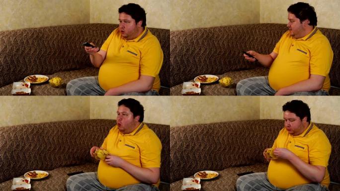 胖子坐在家里的沙发上，看电视，吃快餐
