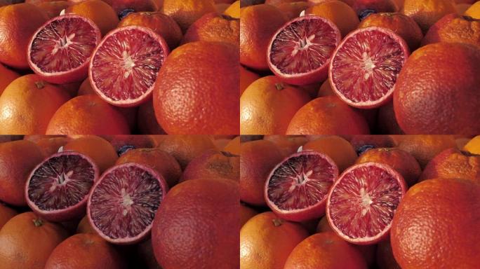 水果市场上新鲜血液橙子的特写镜头。农贸市场上装满成熟橙子的盒子。商店里的有机水果展示。蔬菜水果店摊位