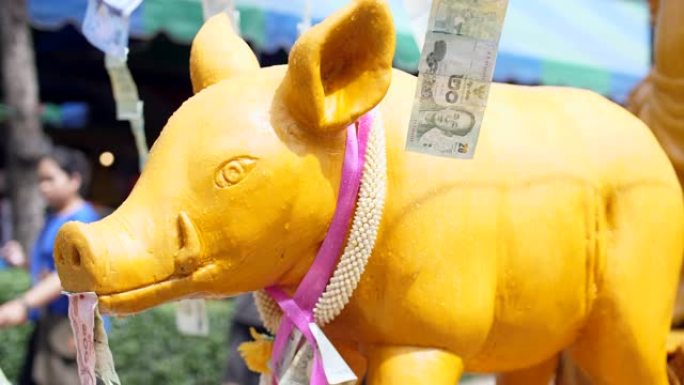 泰国佛节的猪蜡烛游行传统节日