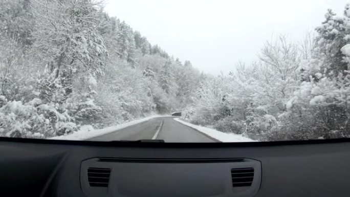 冬季驾驶风雪公路第一视角雪天公路雪天山路