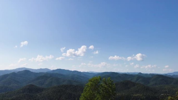 看着山林景观山峦叠翠视野开阔自然优美