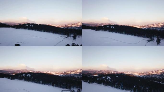 日出时的落基山脉日出时的落基山脉雪山雪景