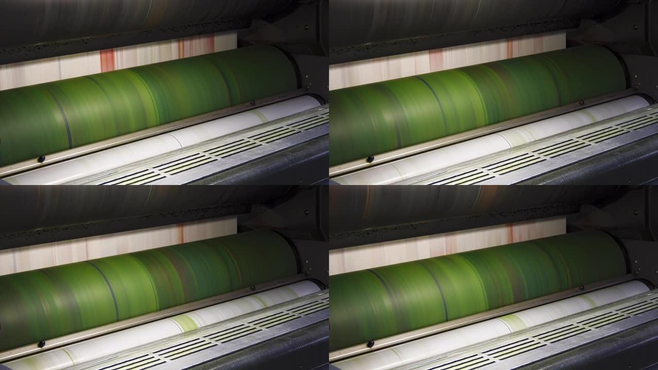 印刷厂高速印刷报纸的绿色油墨卷