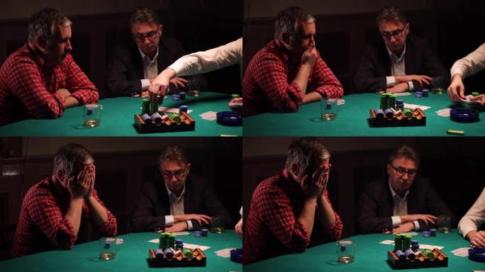 男人意识到自己在德州扑克扑克比赛中失去了一只手