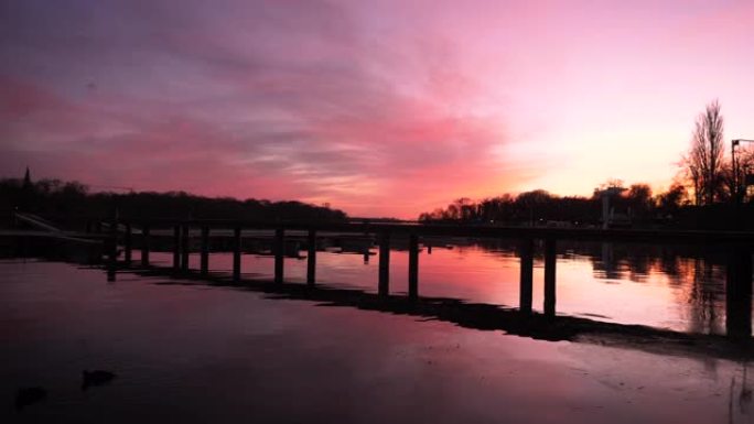 五颜六色的日落期间在湖上的反射，股票图像，波茨坦，德国