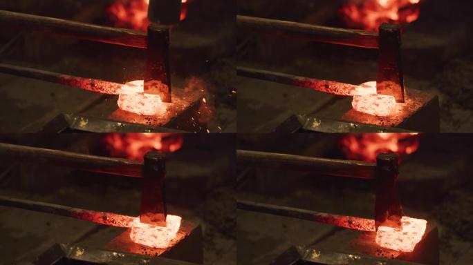 斧头铜被剑史密斯大师击中发光的红色热锭折叠钢。背景中的传统日本锻造。日本工艺文化。