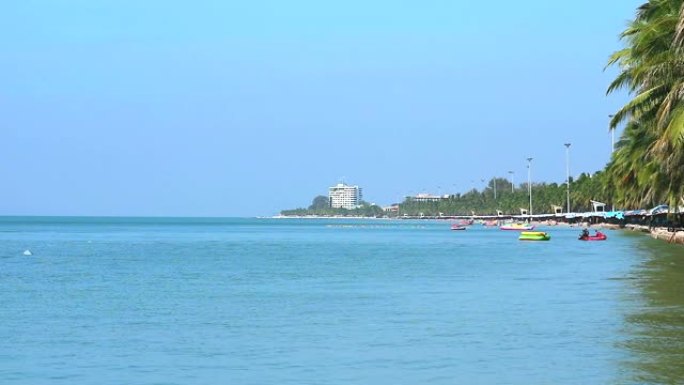 Bang San海滩附近的香蕉船停车场和海上鸟类