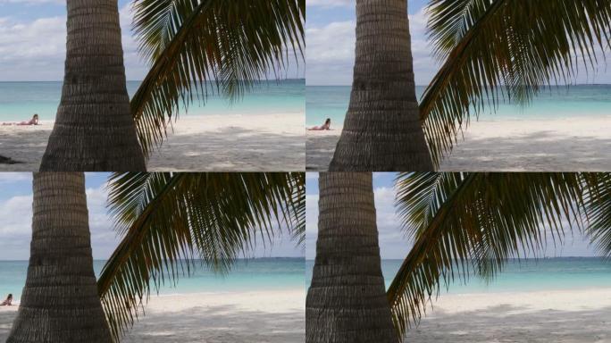 女孩在开曼群岛大开曼岛七英里海滩放松