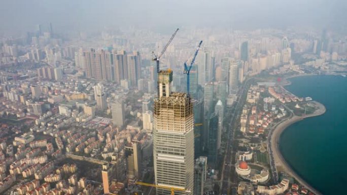 晴天青岛市著名的市中心海湾景观建筑空中延时全景4k中国