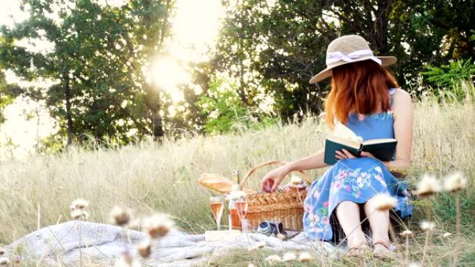 在夏季野外野餐时带着书的女孩