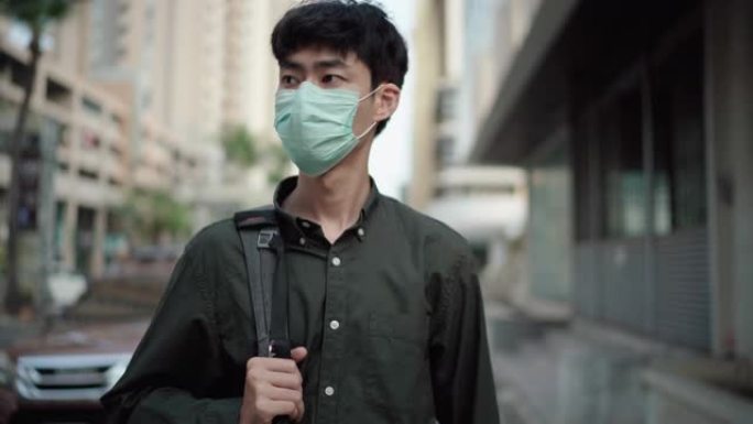 自由职业者使用污染面罩保护免受空气污染