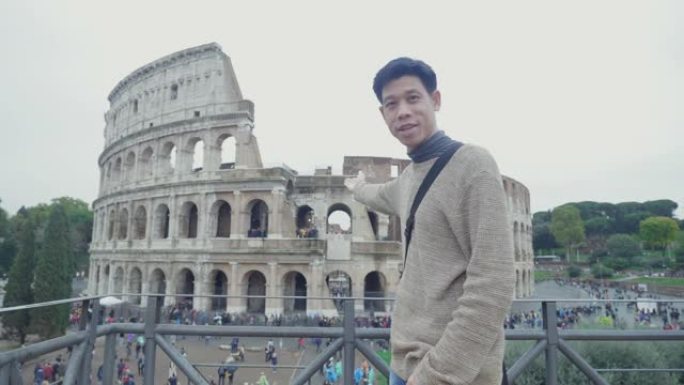 一名东南亚青年在罗马斗兽场二楼观光