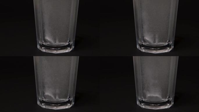 阿司匹林滴玻璃水，溶解水，药物，黑色背景，气泡