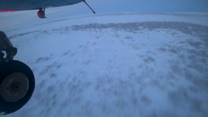 直升机低空飞行直升机低空飞行雪景