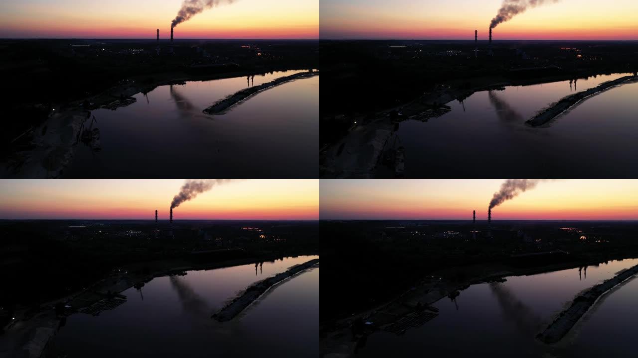 工业工厂管道周围的空中侧向飞行。蒸汽烟雾生产能源复杂的职业污染。城市苏维埃符拉迪沃斯托克俄罗斯亚洲。