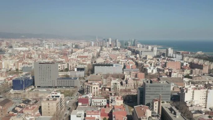 空中: 巴塞罗那宽无人机拍摄城市向天际线城市景观 [4K]