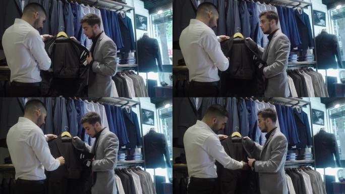 拉丁美洲男子在裁缝店选择西装