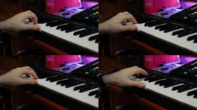 手指在家庭录音棚里弹电钢琴。手在音乐工作室创作和录制歌曲，特写。音乐创作过程。音乐工程师混音和掌握流