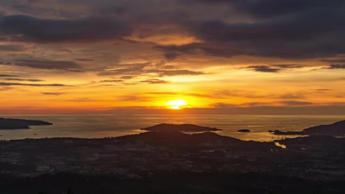 沙巴亚庇黄金时刻日落时海面上的太阳落山