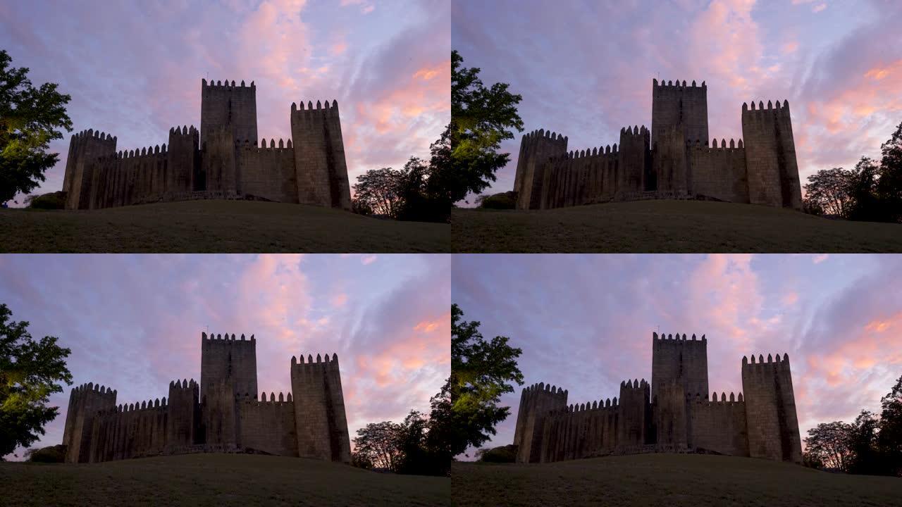 日落时的吉马良城堡，在葡萄牙