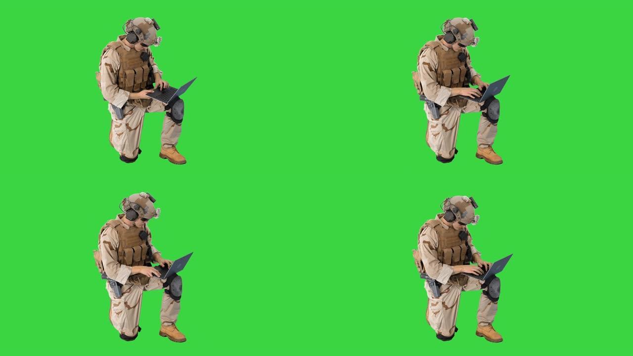 士兵在绿色屏幕上使用笔记本电脑和无线电进行通信