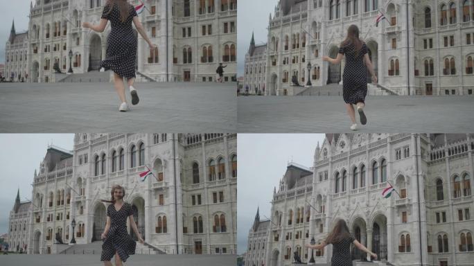 匈牙利布达佩斯，兴奋的女孩奔向议会