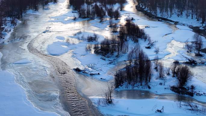航拍早春残雪消融的河流