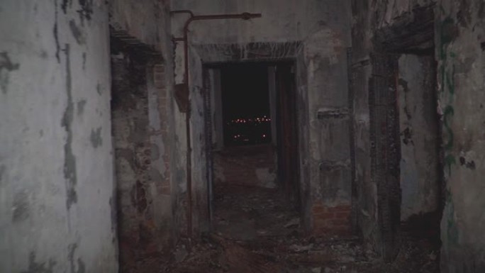 内部的旧废弃建筑，视频中包含噪音