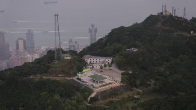 香港空中v89特写鸟景低飞在太平山花园一带