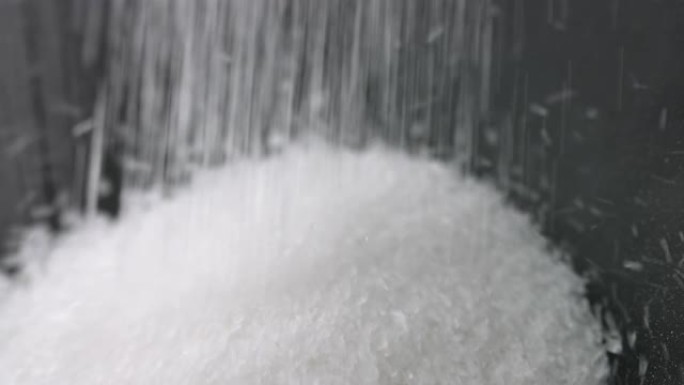 糖落在黑色背景上白糖白糖素材白糖视频