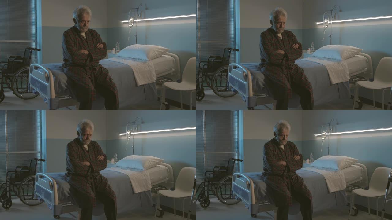 失眠的老人坐在医院的病床上