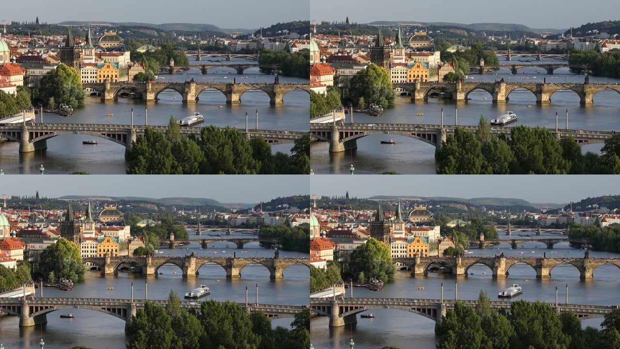 查理大桥，布拉格，捷克。日落时分的查理大桥 (Karluv Most) 和老城塔。