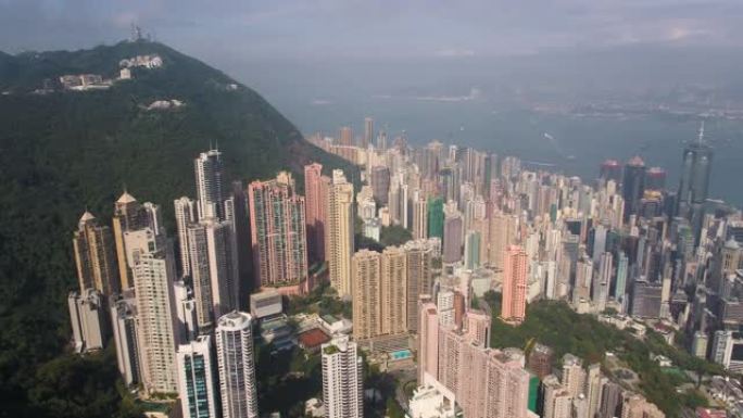 香港空中v2飞越中区，享有市景。