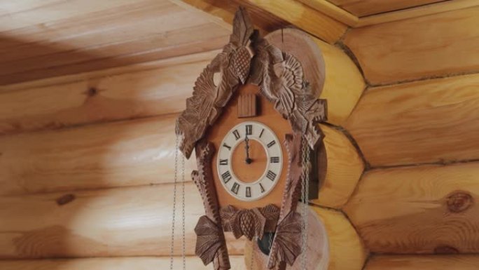 漂亮的木制旧挂钟漂亮的木制旧挂钟