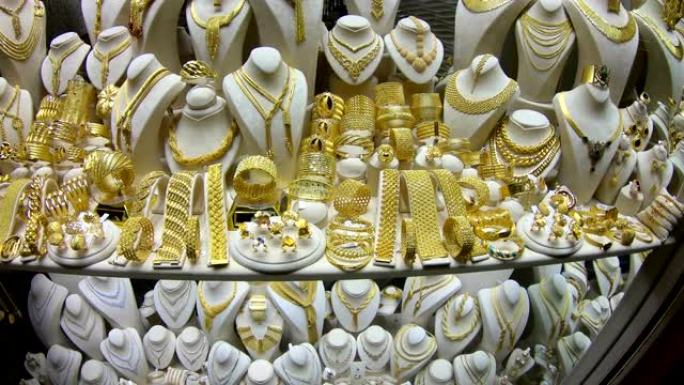 在伊斯坦布尔最著名的购物街出售的东方珠宝