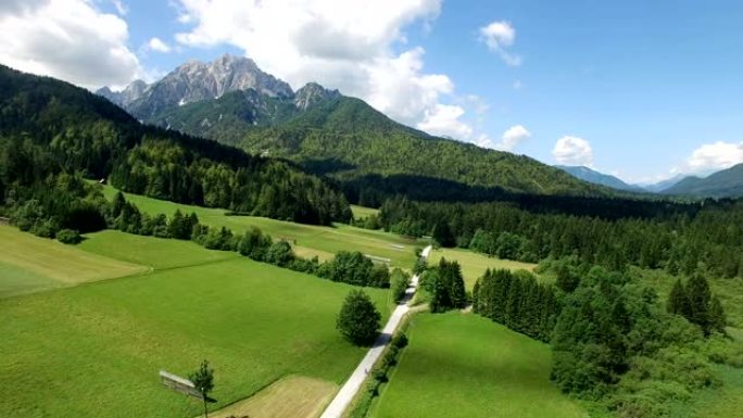 鸟瞰图。飞越斯洛文尼亚的朱利安阿尔卑斯山
