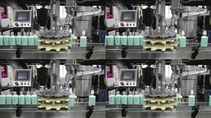工厂用透明塑料瓶填充生产线的输送机
