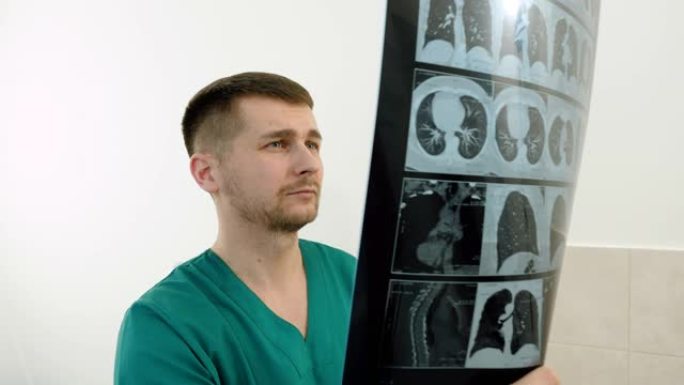 在诊所检查x射线的男医生的肖像。4K