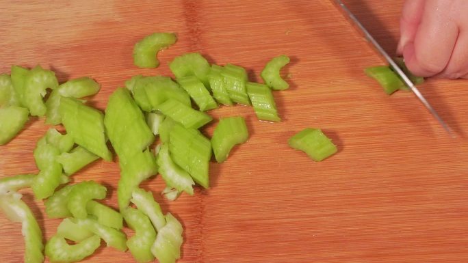 西芹芹菜切丁切菜蔬菜纤维 (3)
