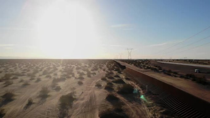 分隔亚利桑那州和加利福尼亚州与墨西哥的国际边境墙的无人机图片